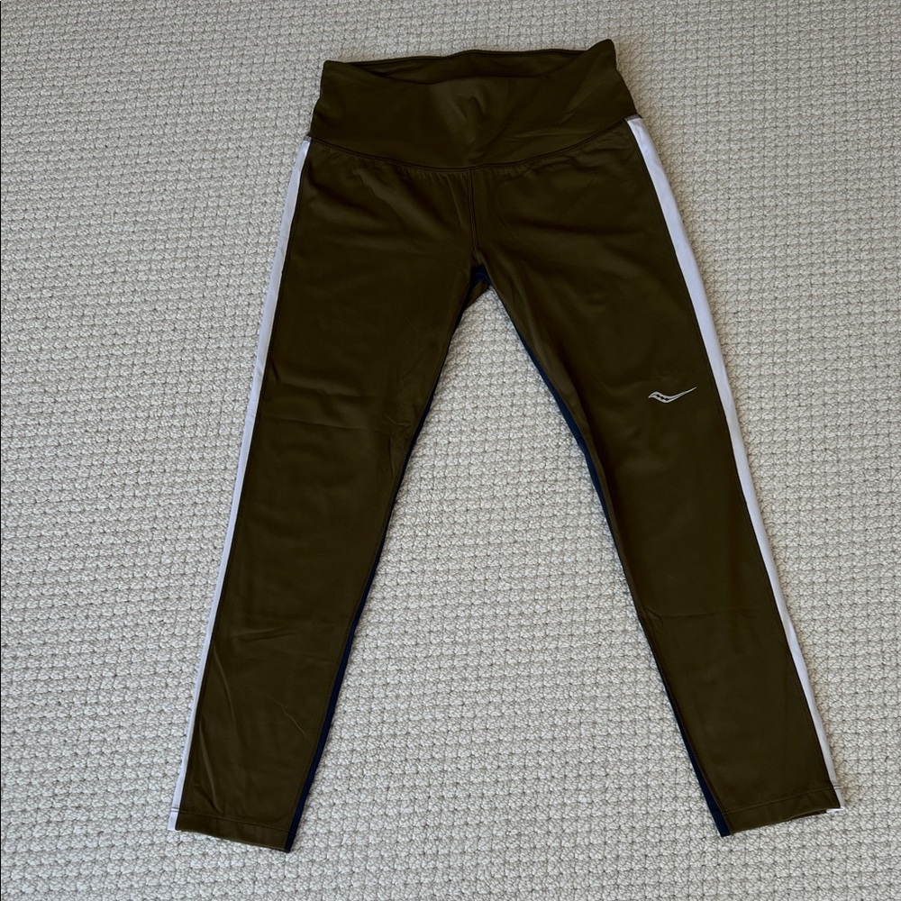 Like new Saucony leggings size Small